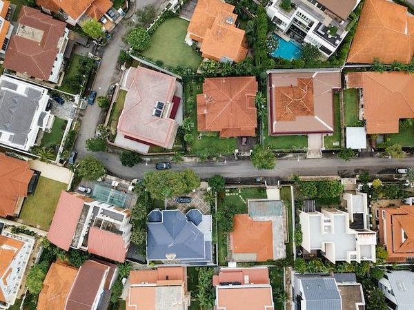Quels sont les meilleurs moyens pour trouver un bien immobilier à Saint Jorioz quand on est en Haute-Garonne ?